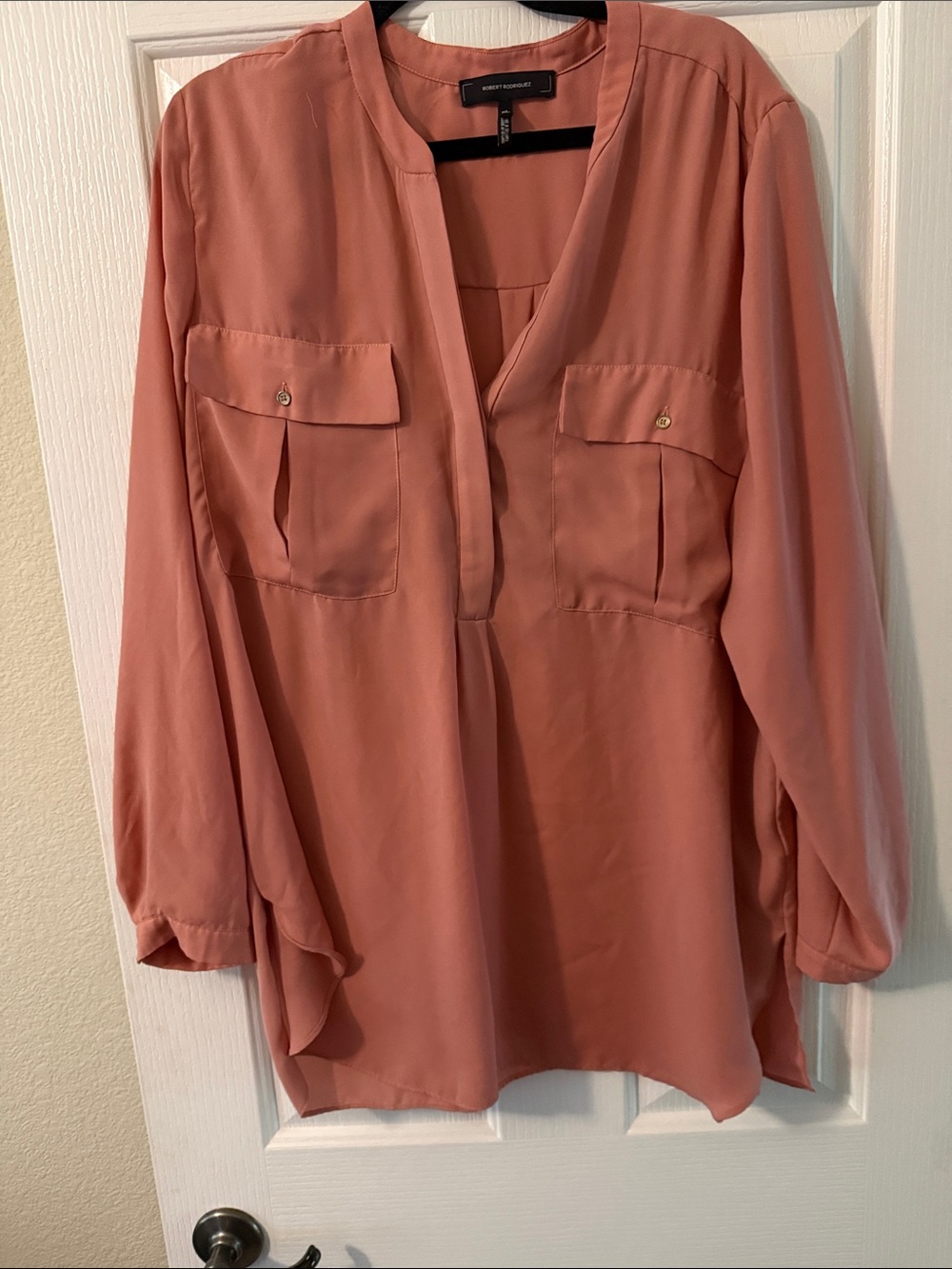 Robert Rodriguez Rose-Mauve V-Neck Long Sleeve Blouse with Chest Pockets